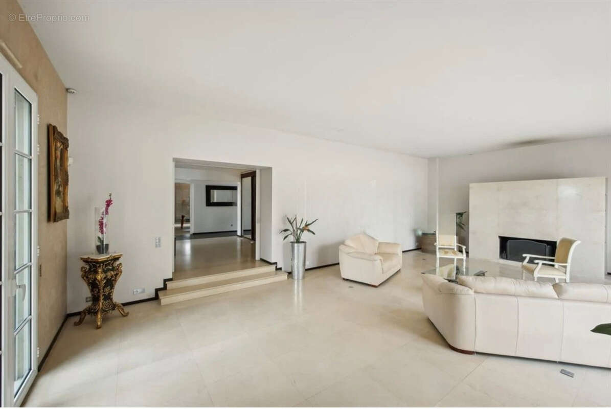 Maison à LA CELLE-SAINT-CLOUD