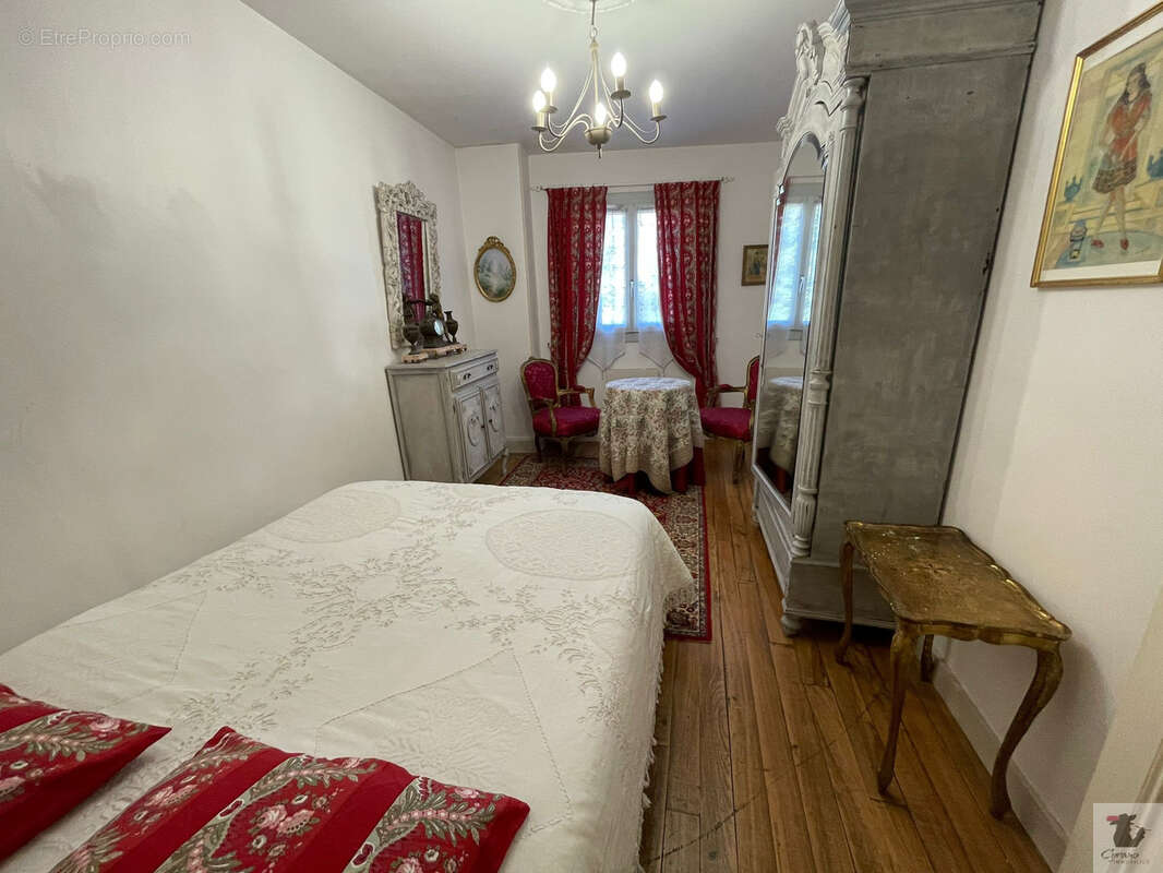 VIAGER / Maison de 190 m2 RESTAUREE  en plein coeur de BERGERAC, place parking privée - photo 10