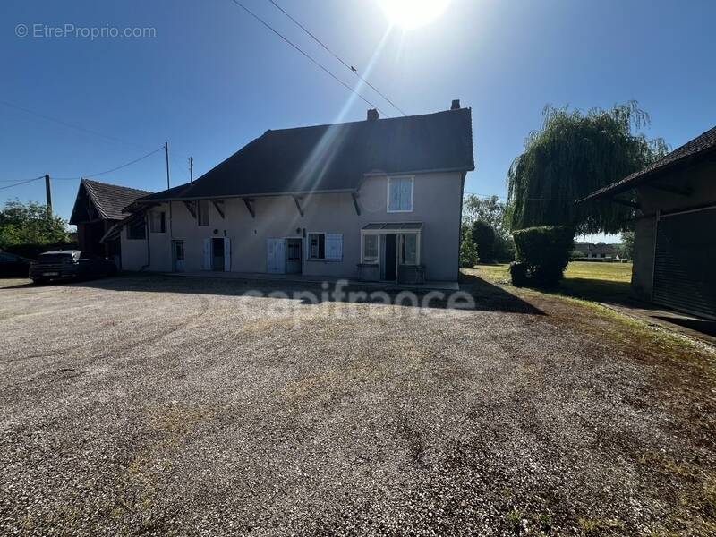 Maison à COMMENAILLES