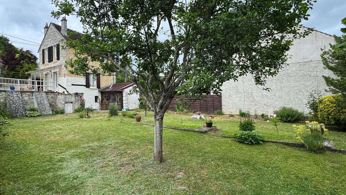 Maison à NESLES-LA-VALLEE