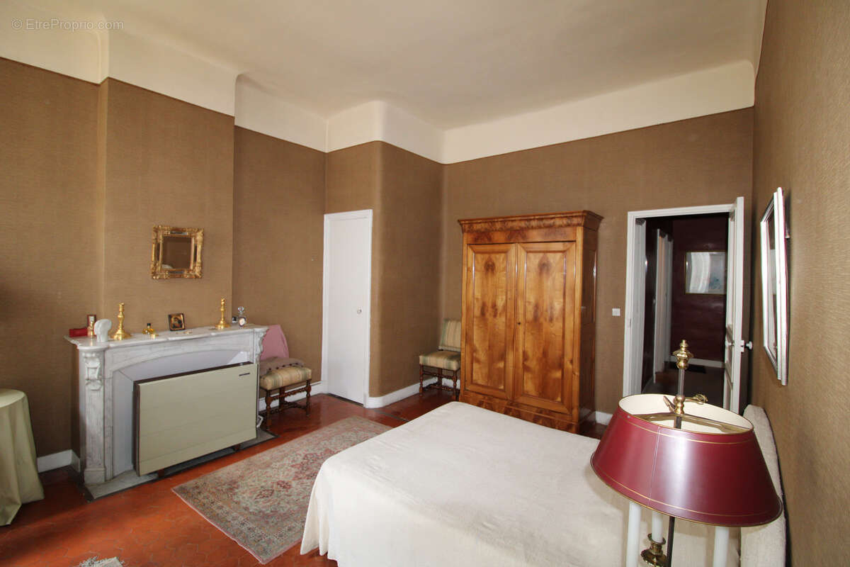 Appartement à MARSEILLE-1E