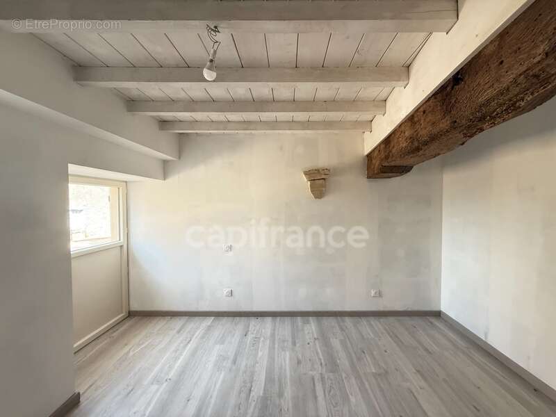 Le charme de l’ancien, le confort du moderne – Maison rénovée de 124 m² à Saint-Maurice-de-Satonnay - photo 10