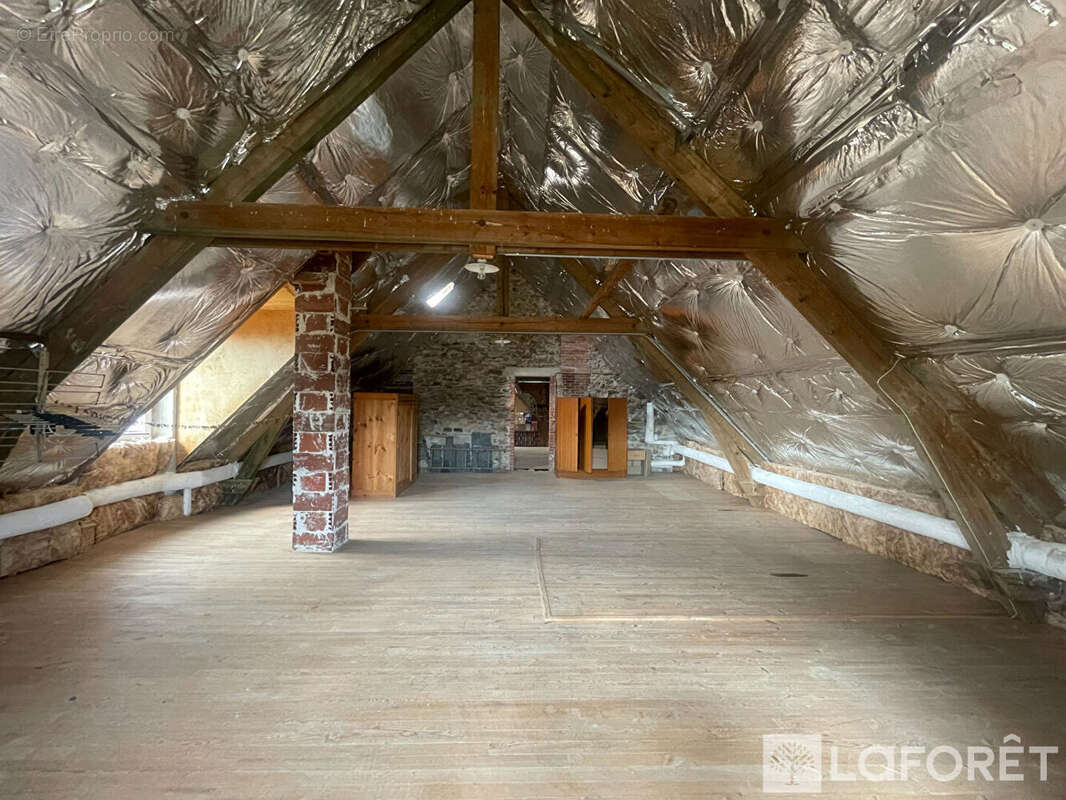 Maison à RUYNES-EN-MARGERIDE