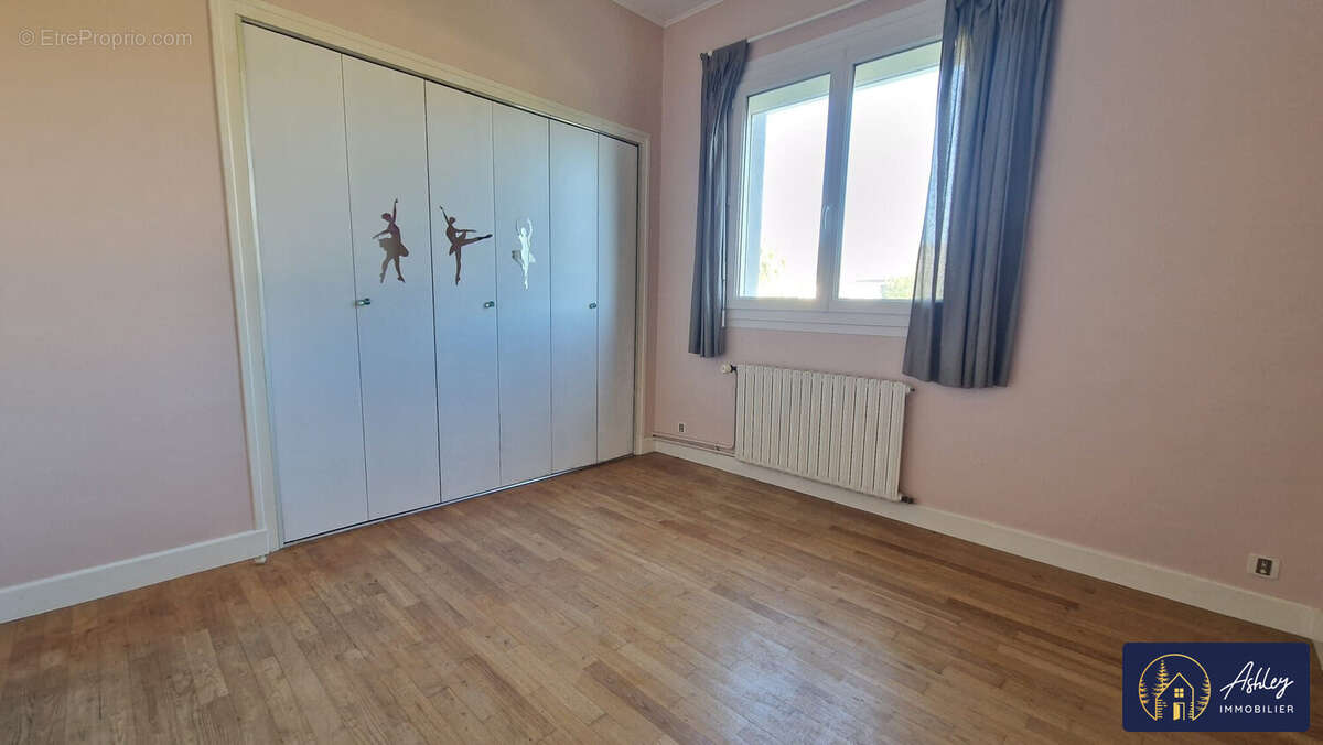 Maison 7 pièces MAURIAC - Maison à MAURIAC