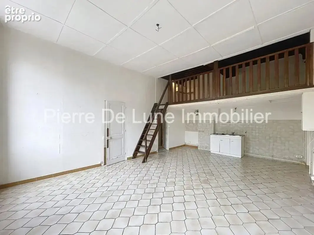 LYON 4e – CROIX-ROUSSE  Une adresse privilégiée au cœur du quartier - photo 5