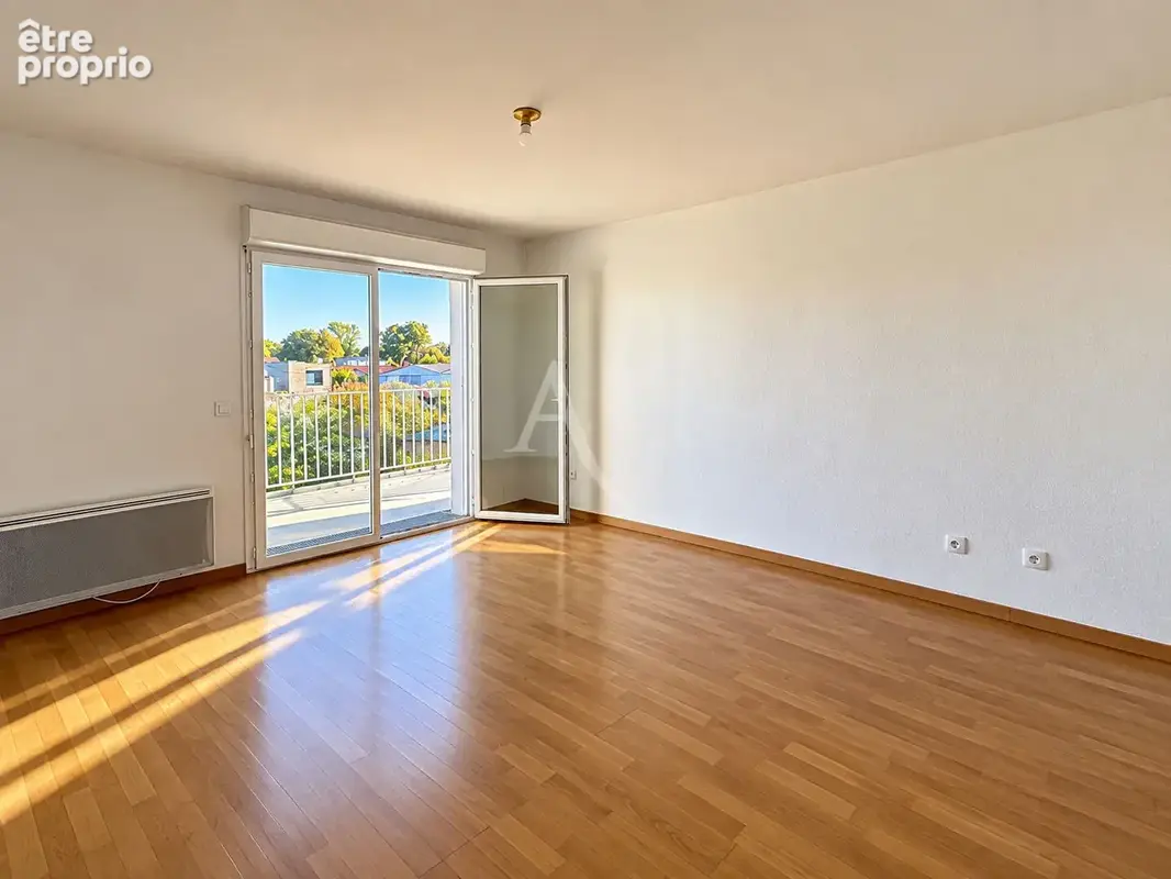 GRADIGNAN : Proche des commodités - Appartement T2 avec balcon et parking - photo 3