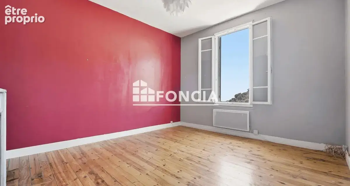 Nice - Coup de cœur assuré : T2 de 47 m² à rénover avec vue mer et ville exceptionnelle dans maison de charme - photo 3
