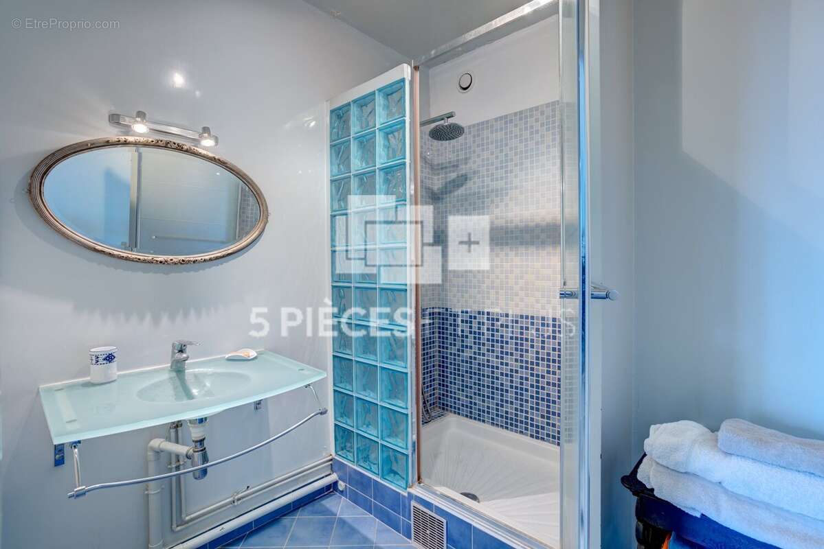 Appartement à COURBEVOIE