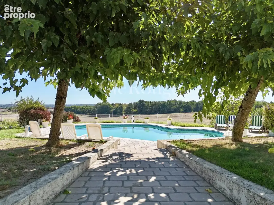 Élégante maison contemporaine avec piscine chauffée, beaux volumes et 5 400 m² de terrain - photo 2