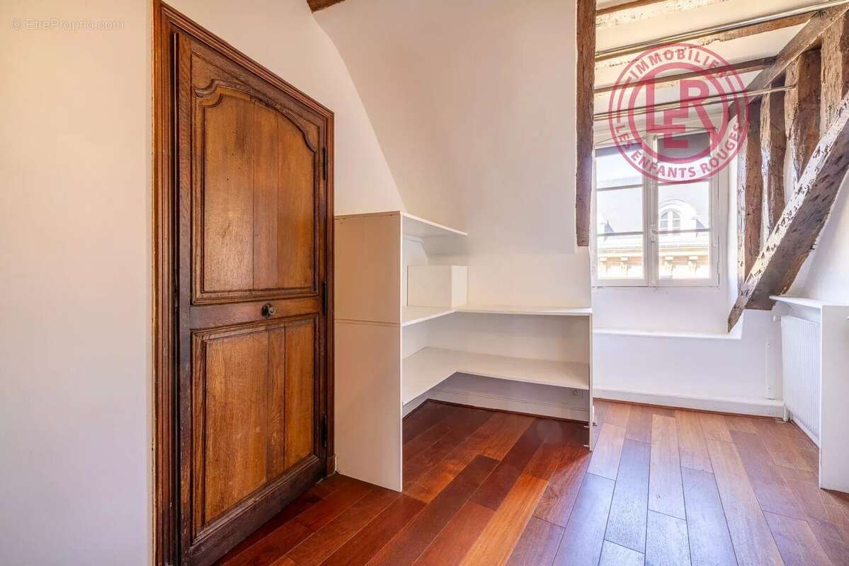 Appartement à PARIS-8E