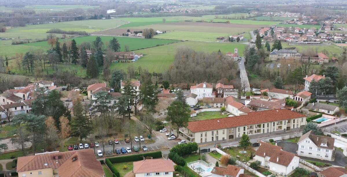 Appartement à VEAUCHE