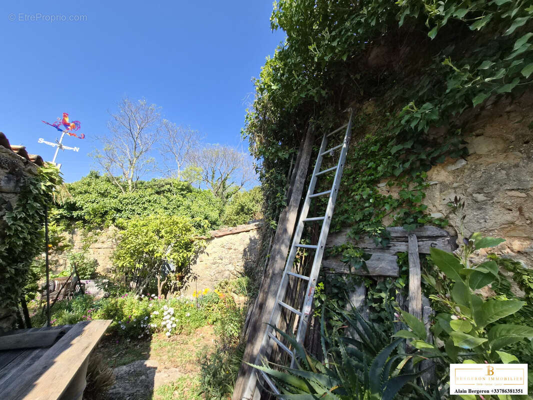 Terrain à SAINT-CEZAIRE-SUR-SIAGNE