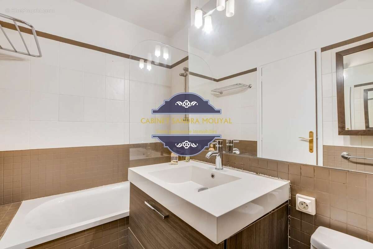 Appartement à PARIS-8E