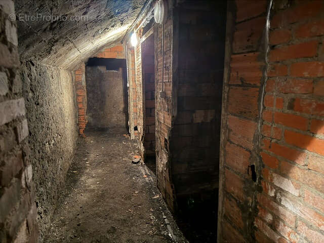Clermont Ferrand cave de 7 m2 à vendre en hyper centre de 7 m2 avec hauteur 2000€ FAI - photo 4