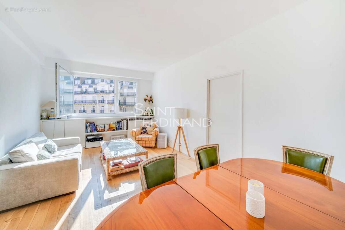 Appartement à NEUILLY-SUR-SEINE