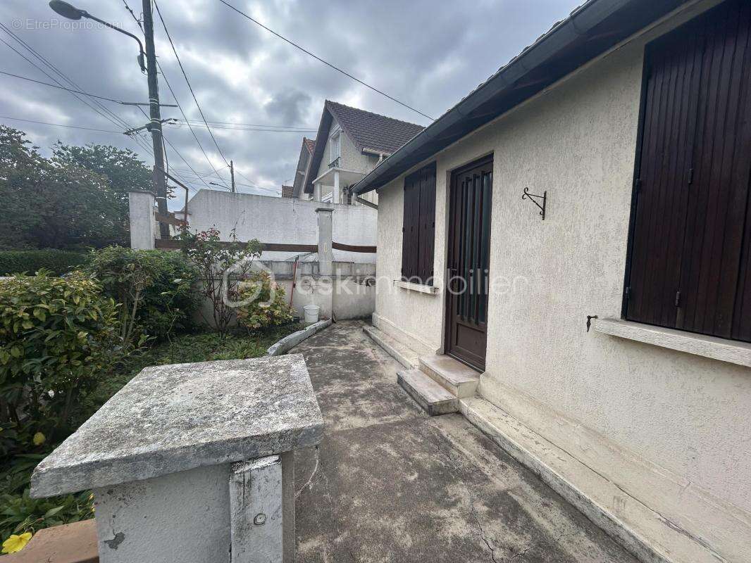 Maison à VILLENEUVE-LE-ROI