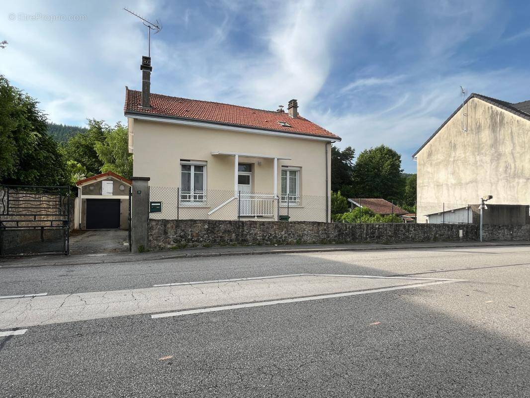 Maison à LA JONCHERE-SAINT-MAURICE