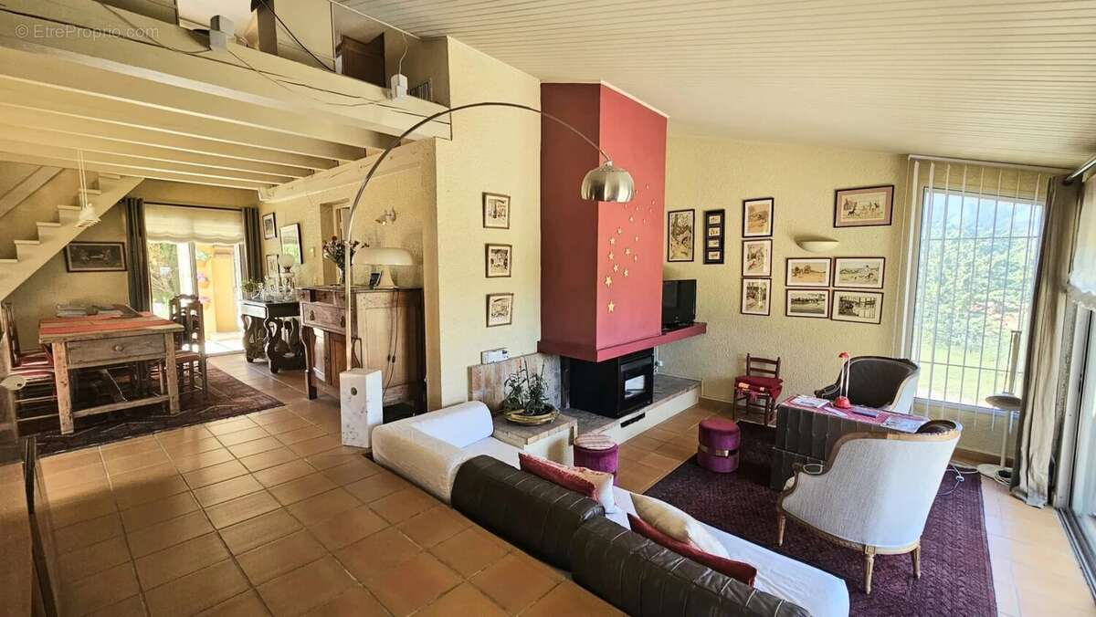 VILLA sur + de 7400m2 de terrain avec PISCINE - photo 6