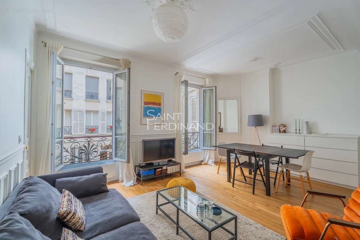 Appartement à PARIS-17E