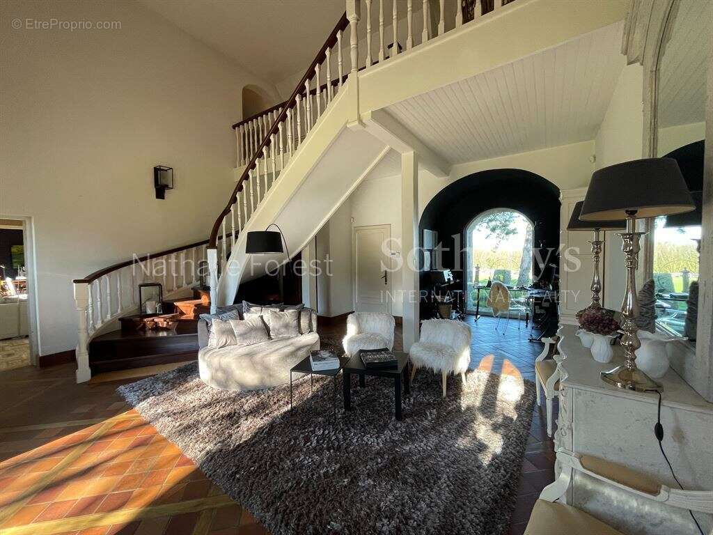 Superbe Propriété sur plus de 3 hectares. - photo 3