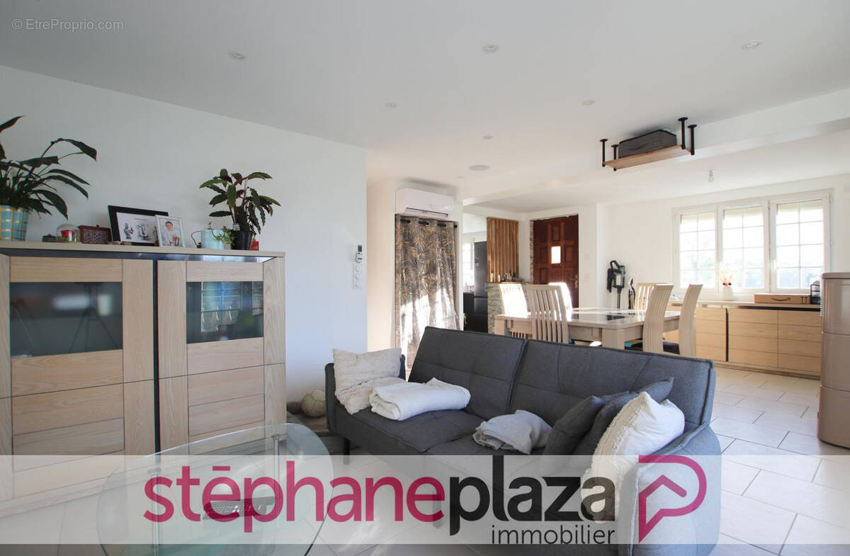 Maison à ARGENTRE-DU-PLESSIS