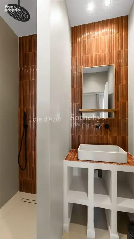 Appartement rénové de 68 m² avec terrasse au cœur de Saint-Tropez - photo 14