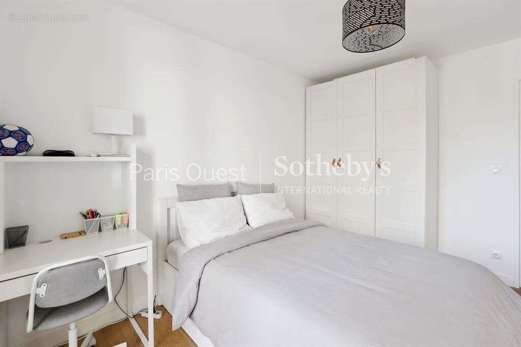 Appartement à NEUILLY-SUR-SEINE