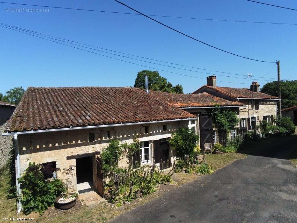 Maison à CHAMPAGNE-MOUTON