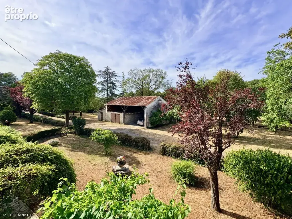 Très Beau Logis avec 6 chambres et Grand Terrain près de Ruffec - photo 33
