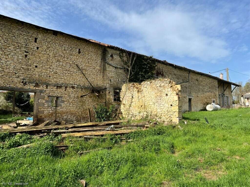 Maison à RUFFEC