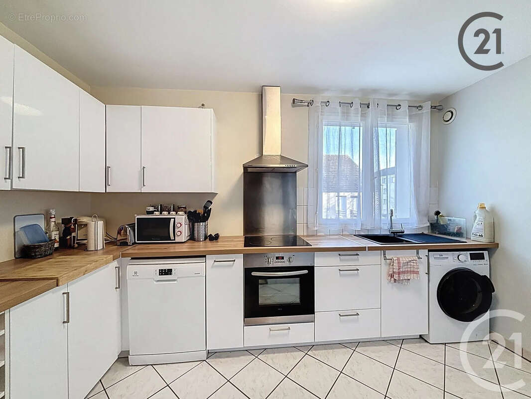 Appartement à SAVIGNY-LE-TEMPLE