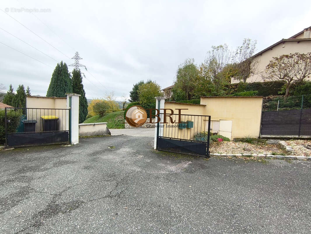 entrée  - Appartement à SAINT-JEAN-DE-SOUDAIN