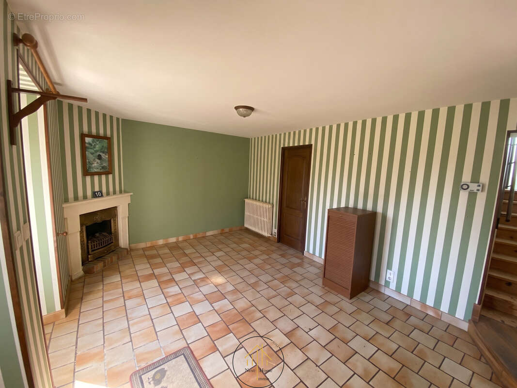Maison de caractère à Chalais : volumes et charme du bois pour toute la famille - photo 2