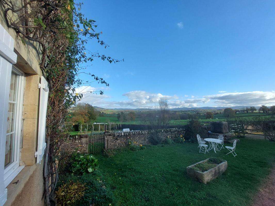 Maison à SAINT-LAURENT-EN-BRIONNAIS