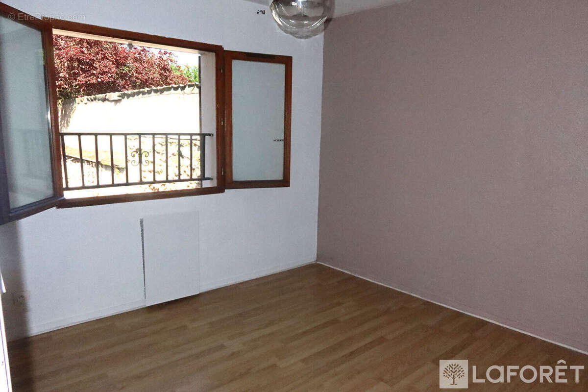 Appartement à LINAS