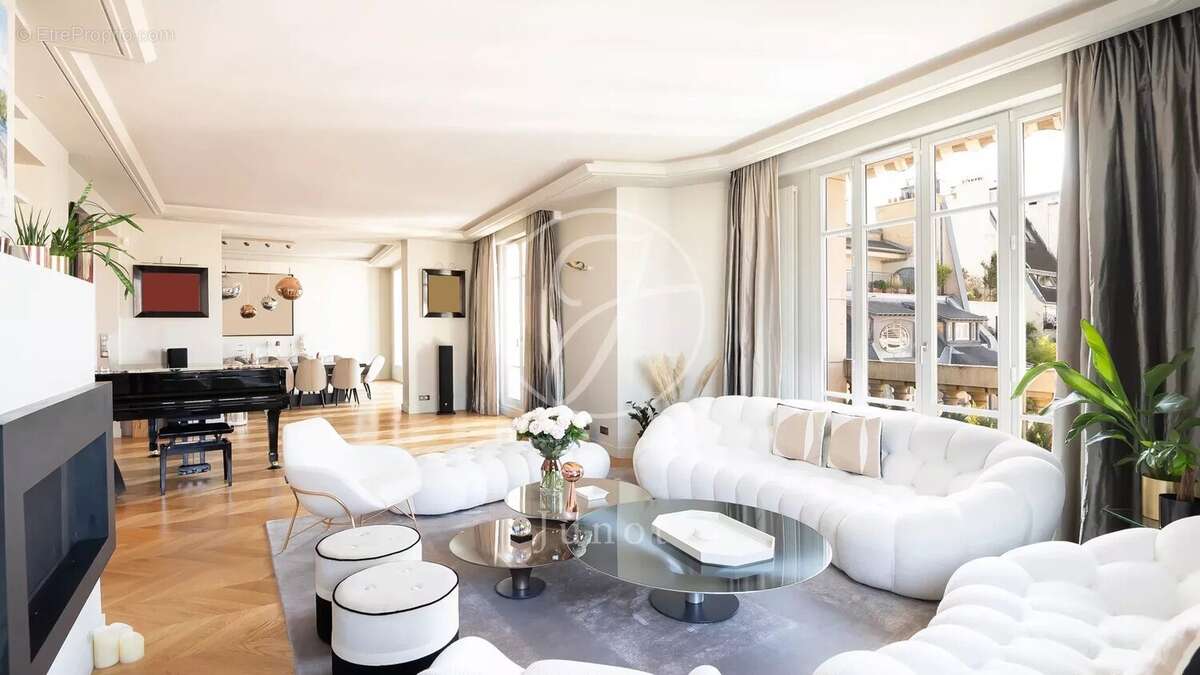 Appartement à PARIS-16E