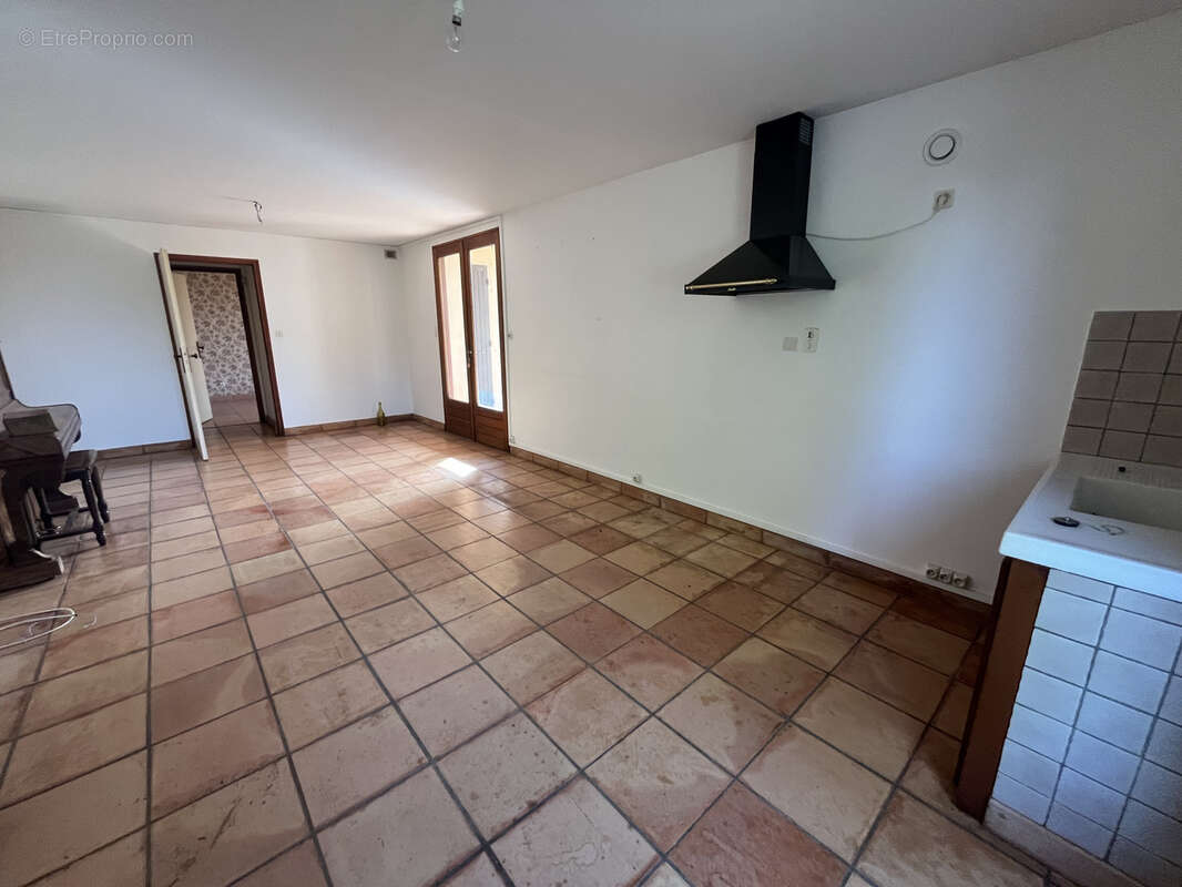 Maison de 140 m2 avec terrasse, balcon et jardin 1300 M2 - photo 16