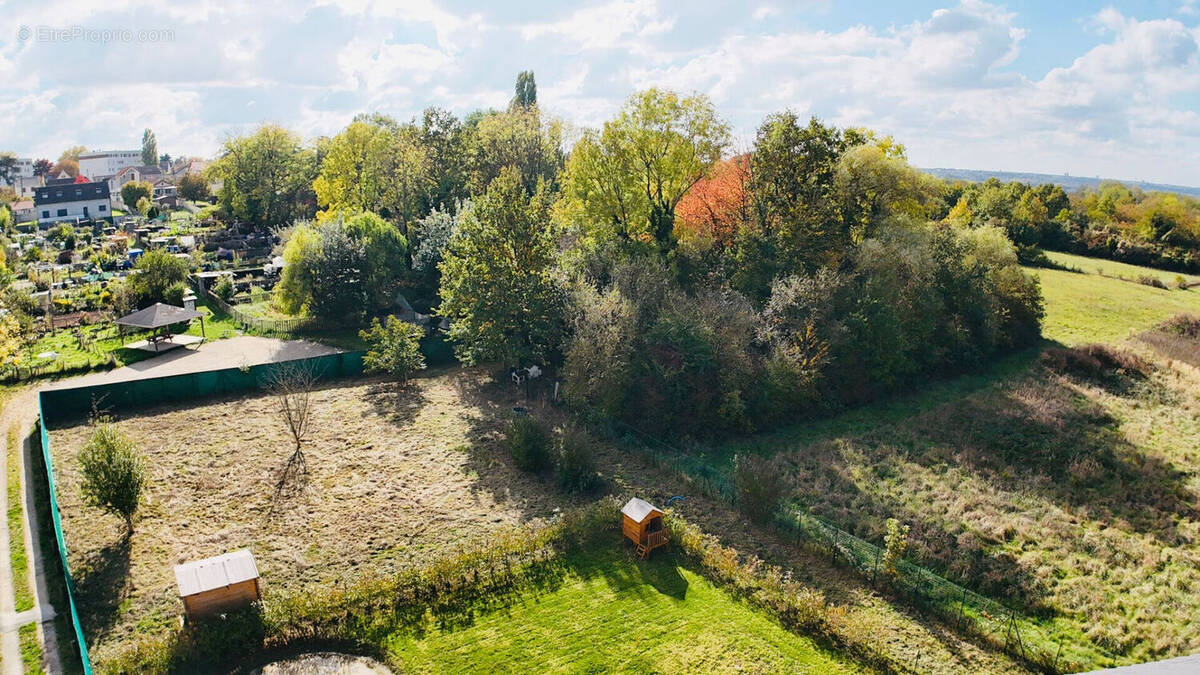 Terrain à THORIGNY-SUR-MARNE
