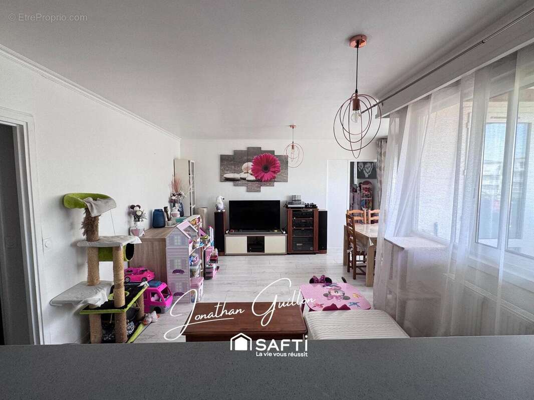 Photo 2 - Appartement à COMBS-LA-VILLE