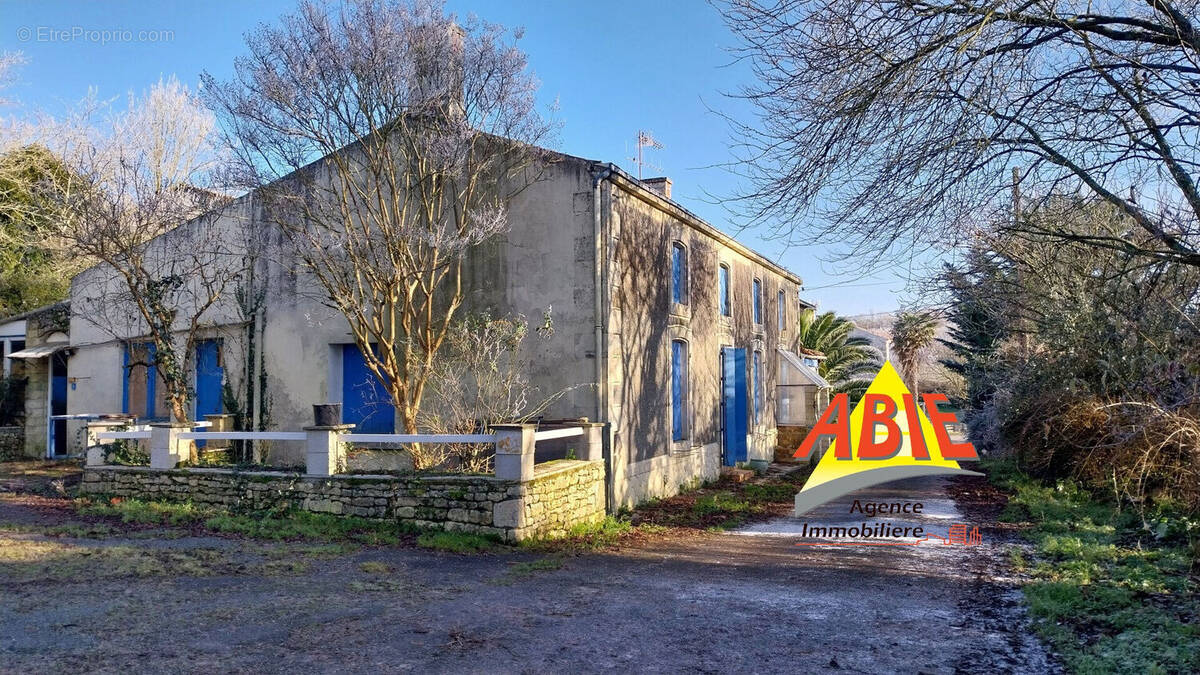 Photo 1 - Maison à SAINT-HILAIRE-DES-LOGES