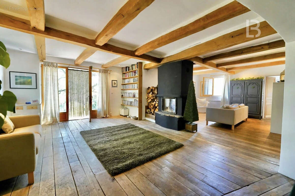 Maison à GREOLIERES