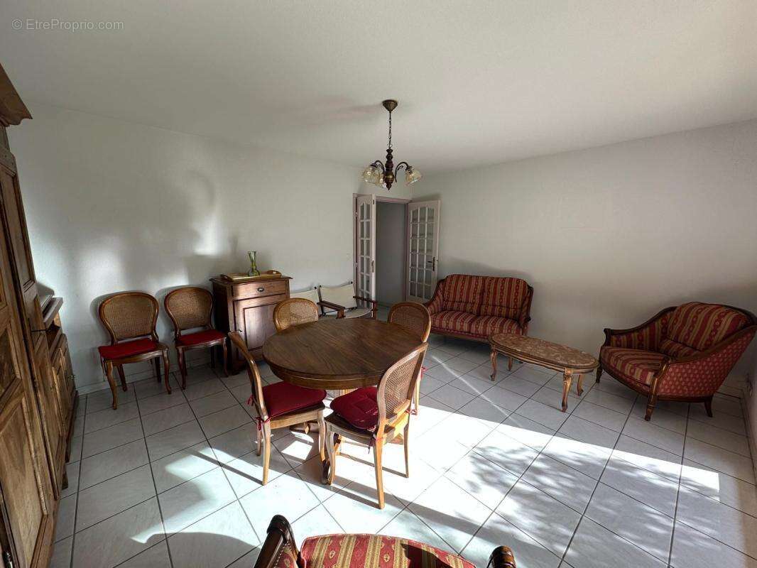 Appartement à SIX-FOURS-LES-PLAGES