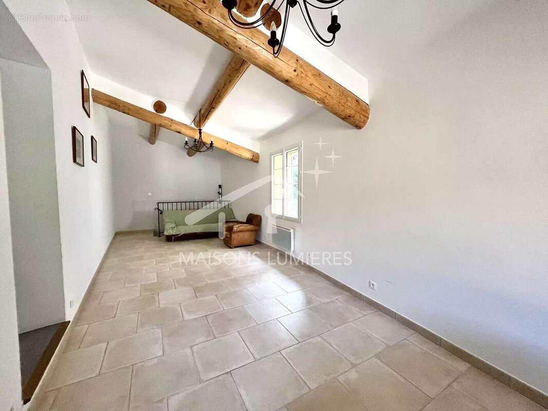 Maison à SAINT-SATURNIN-LES-APT