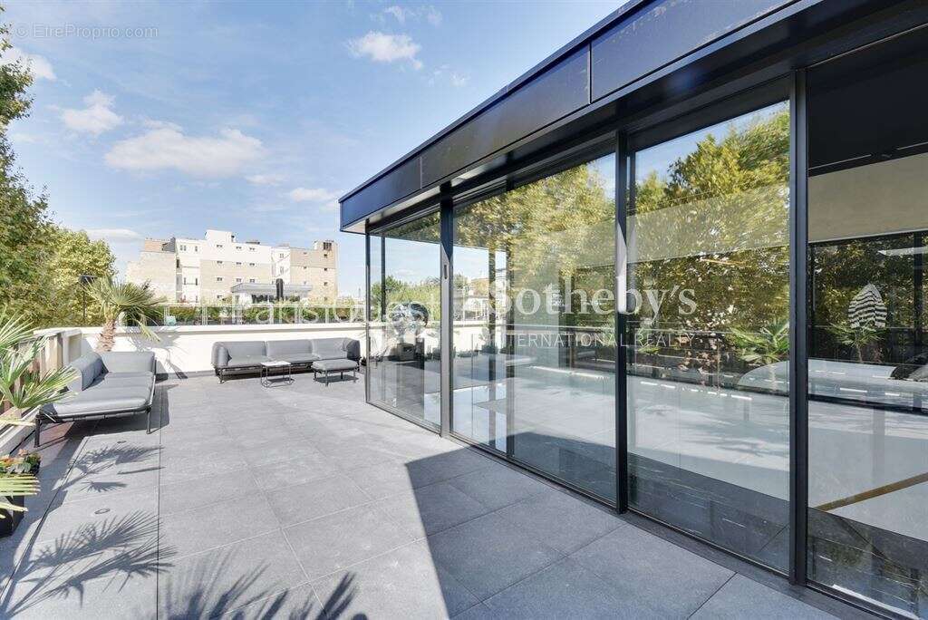Appartement à NEUILLY-SUR-SEINE