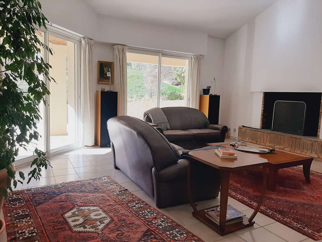 Maison à SAINT-CLEMENT-DE-RIVIERE