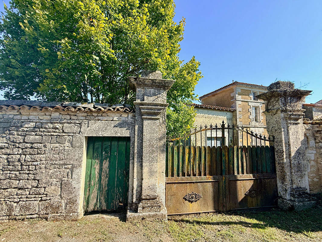 Maison à SAINT-AMANT-DE-NOUERE