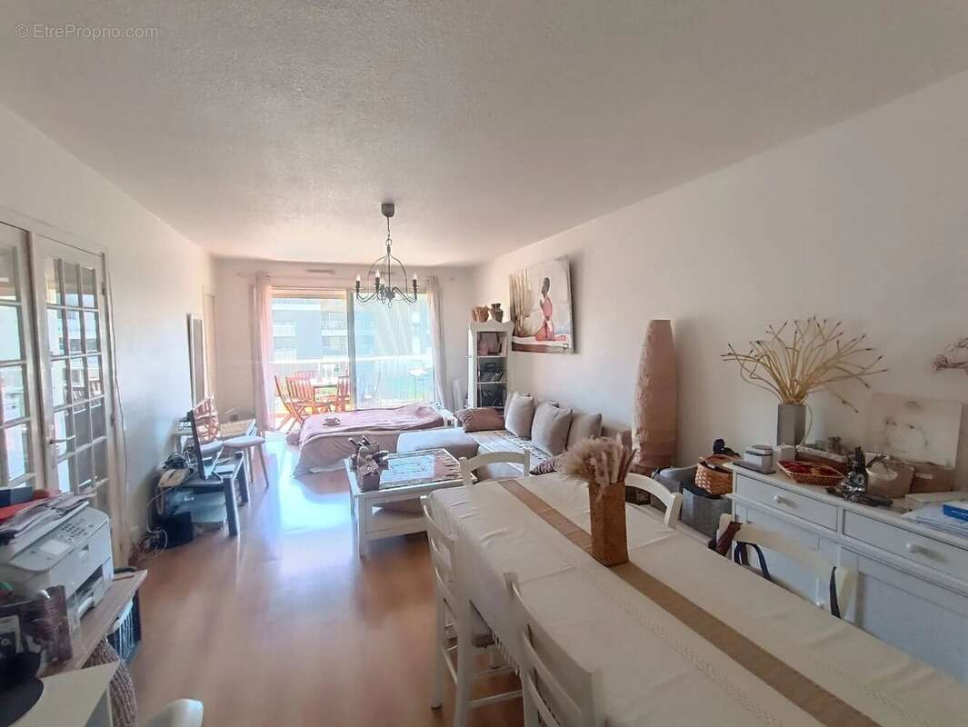 Appartement à SAINT-LAURENT-DU-VAR