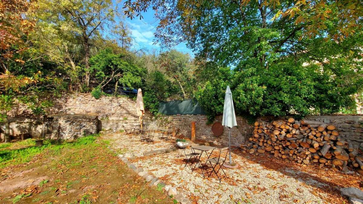 Maison à LA TOUR-SUR-ORB