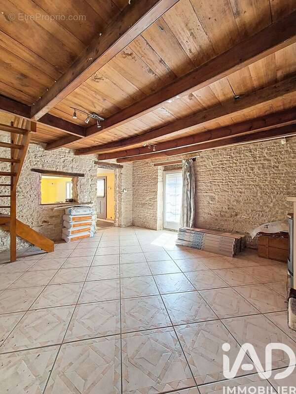 Maison 130 m² à Saint-Cyr-Du-Doret  - photo 6