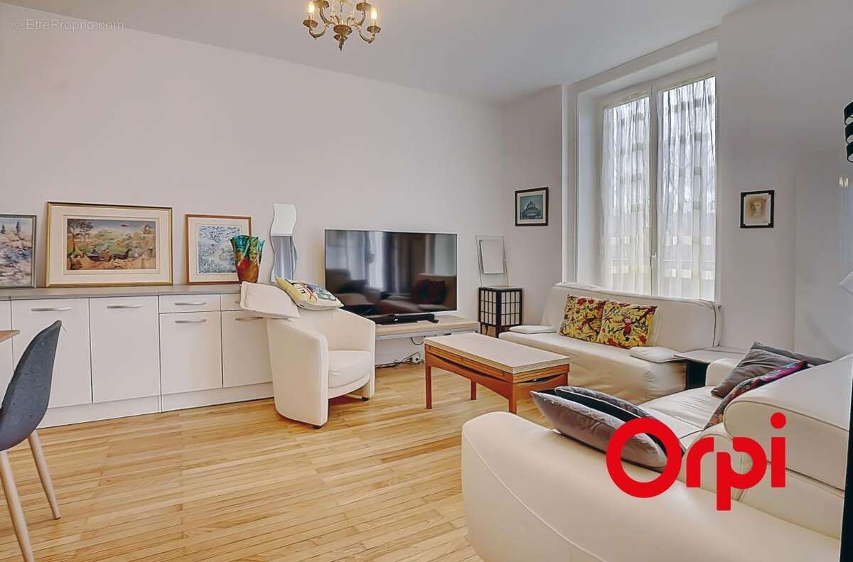 Appartement à NEUVILLE-SUR-SAONE
